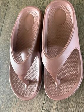Women’s Comfort Foam Sandals - Dusty Brown these are VERY similar to oofos
